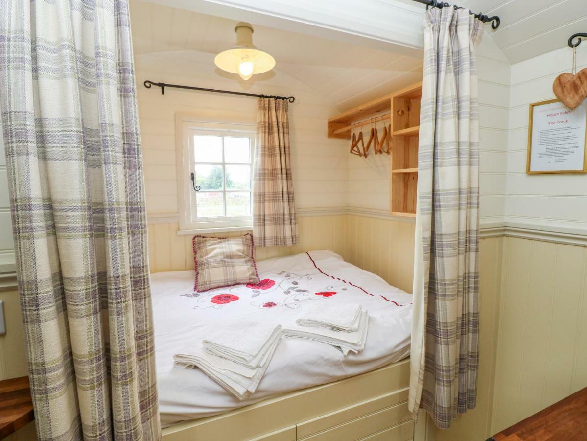 Shepherds Hut - The Crook Milford Haven Exterior photo