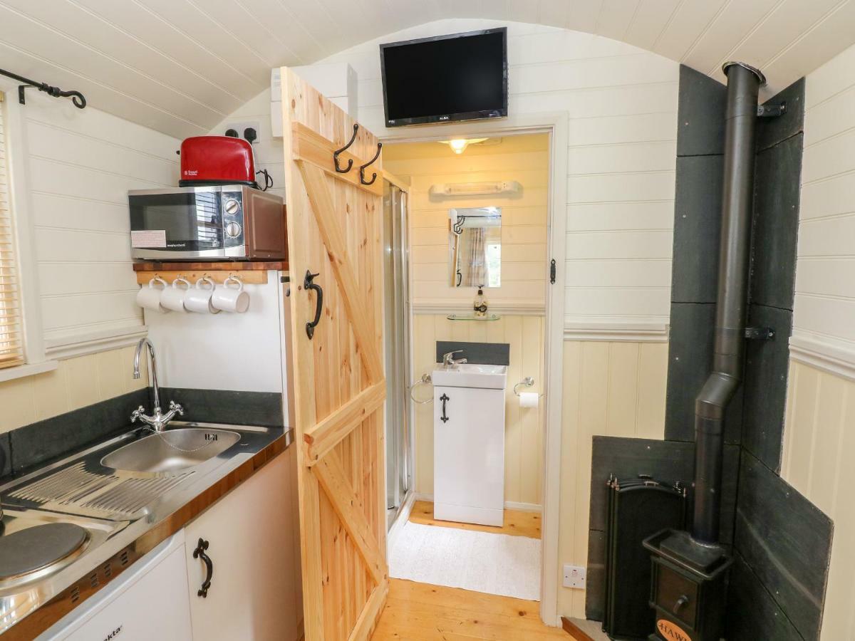Shepherds Hut - The Crook Milford Haven Exterior photo